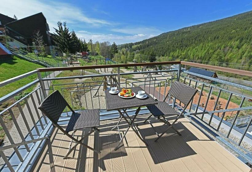 آپارتمان 1 خوابه با بالکن, Jirinka