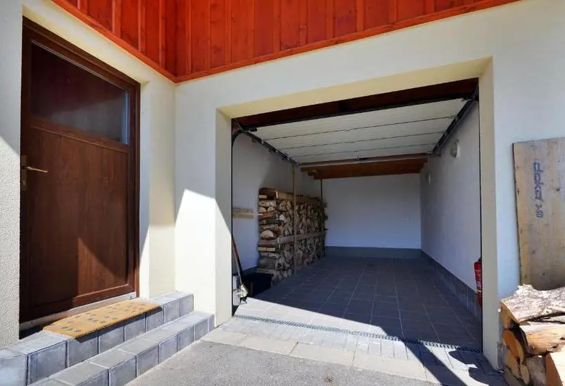 Chalet, Jirinka