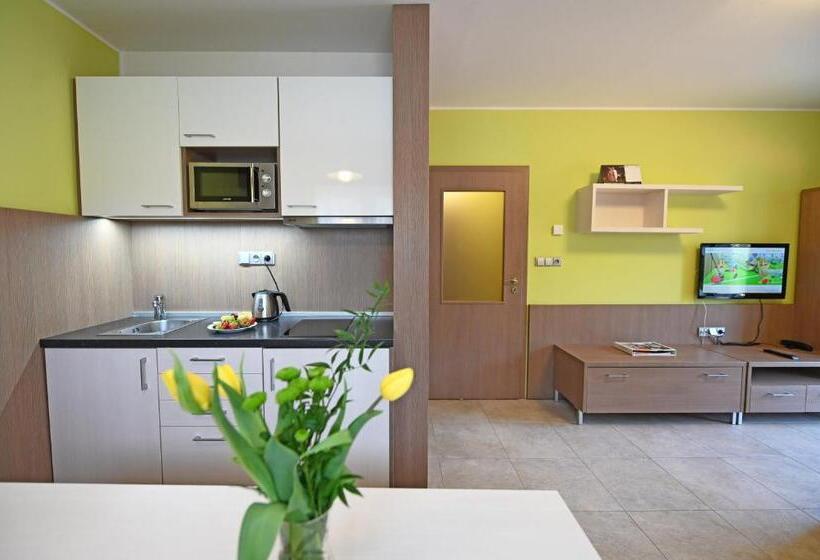 آپارتمان لوکس 1 خوابه, Jirinka