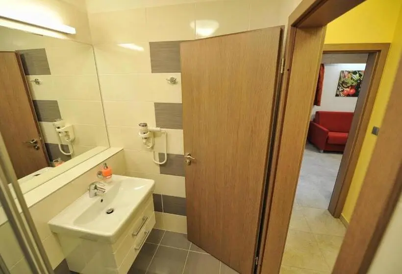 Suite 2 Camere da Letto, Jirinka