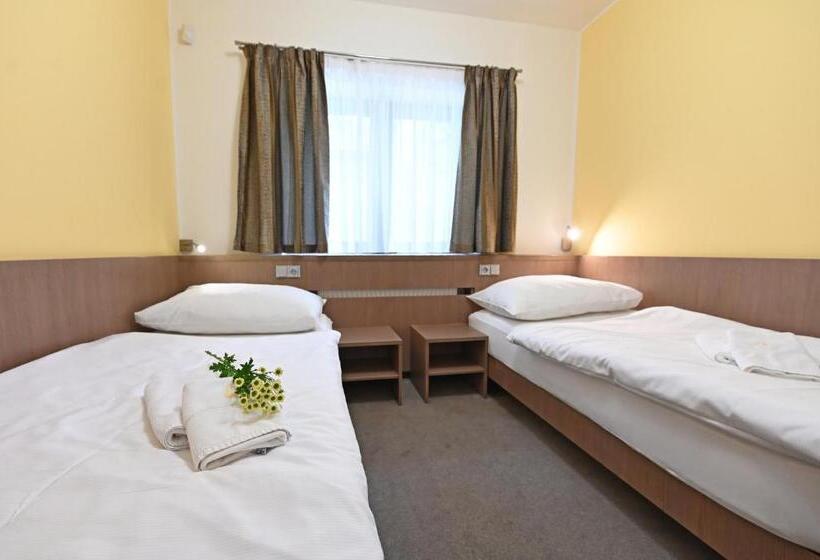 سوئیت 2 خوابه, Jirinka