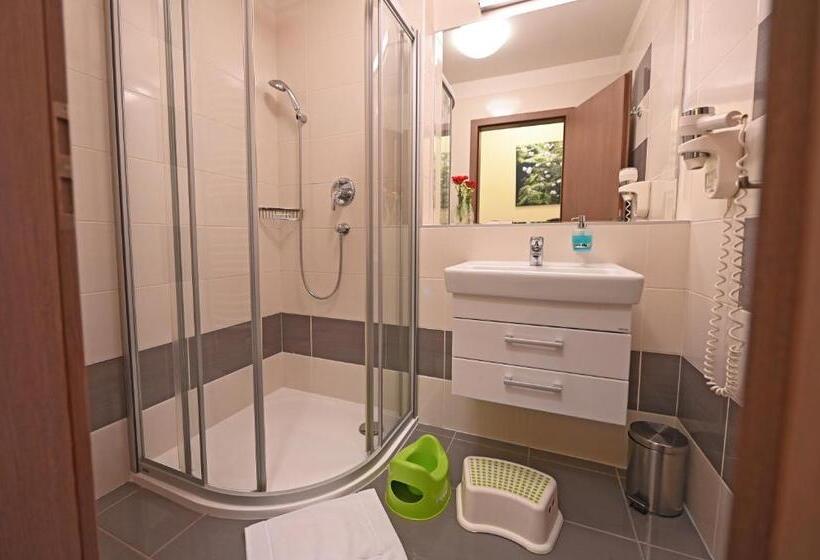 سوئیت 2 خوابه, Jirinka