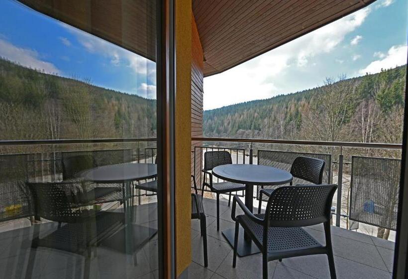 آپارتمان 1 خوابه با تراس, Jirinka