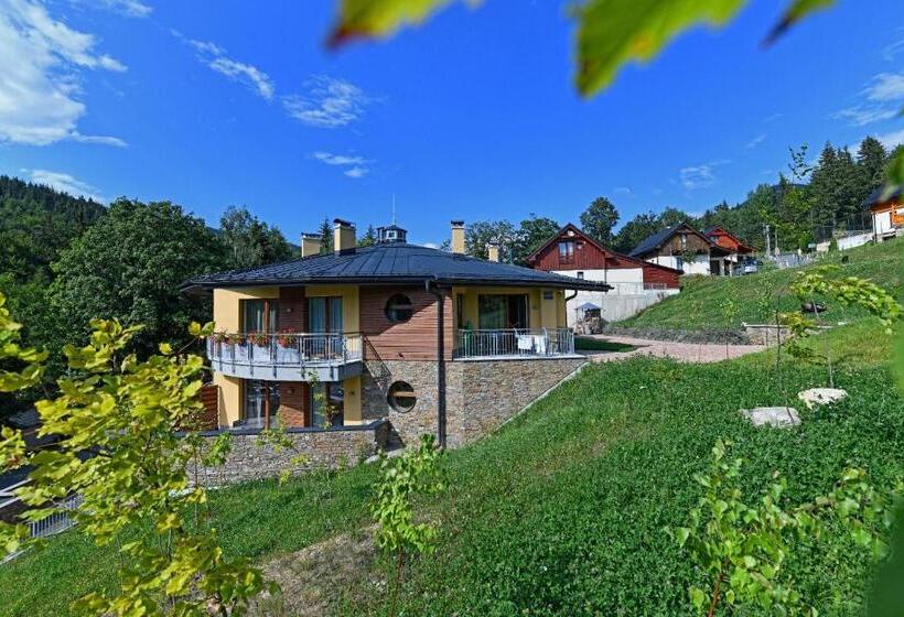 آپارتمان 1 خوابه با تراس, Jirinka