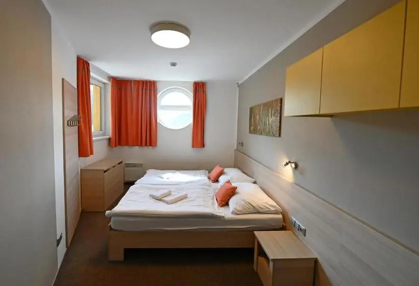 Appartamento 1 Camera da Letto con Terrazza, Jirinka