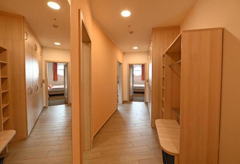 آپارتمان 1 خوابه با تراس, Jirinka