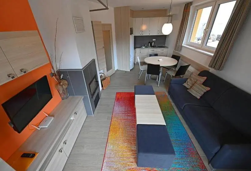 Appartamento 1 Camera da Letto con Terrazza, Jirinka