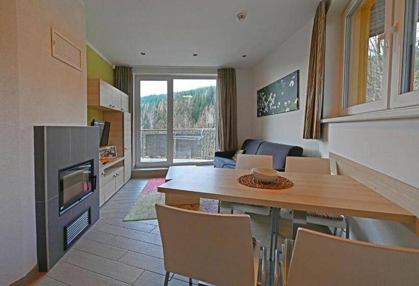 آپارتمان 1 خوابه با تراس, Jirinka