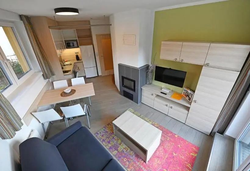 Appartamento 1 Camera da Letto con Terrazza, Jirinka