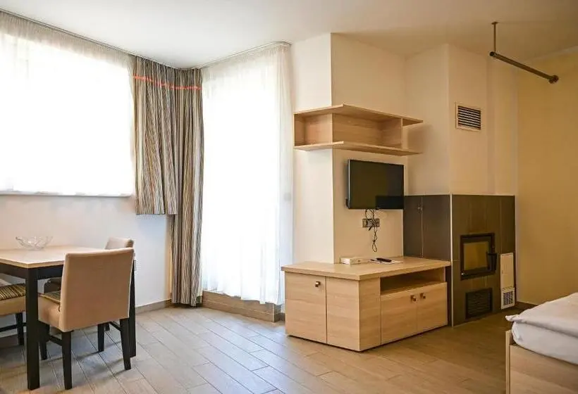 Appartamento 1 Camera da Letto con Terrazza, Jirinka