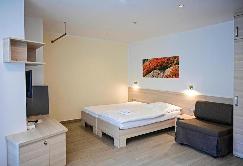 آپارتمان 1 خوابه با تراس, Jirinka