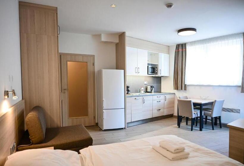 آپارتمان 1 خوابه با تراس, Jirinka