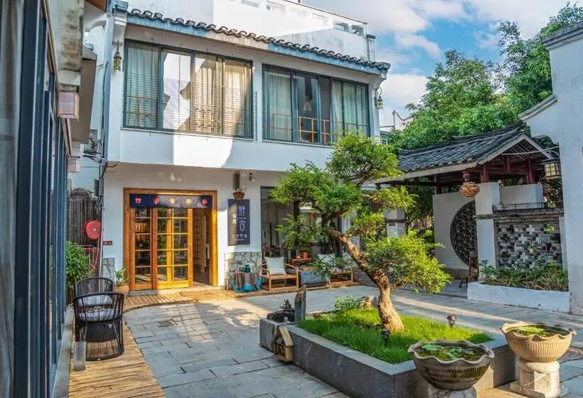 ویلای لوکس 1 خوابه, Secret Courtyard Resort