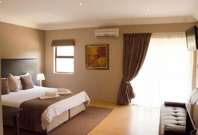 スイート, Three Oaks And An Aloe Boutique