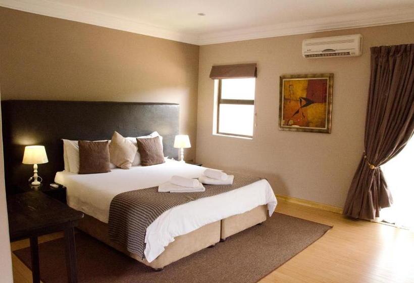 スイート, Three Oaks And An Aloe Boutique