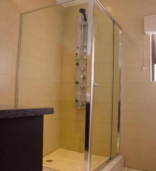 ビラホテル１ベッドルーム, Three Oaks And An Aloe Boutique