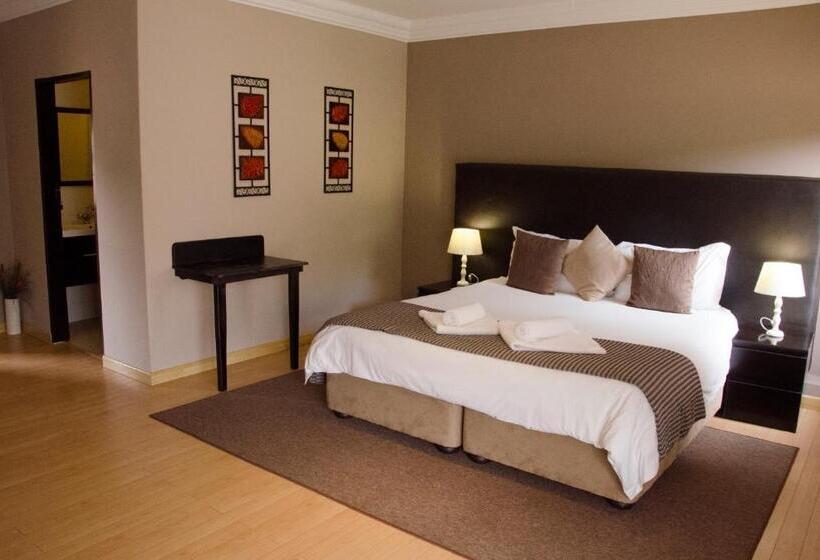 スイート, Three Oaks And An Aloe Boutique