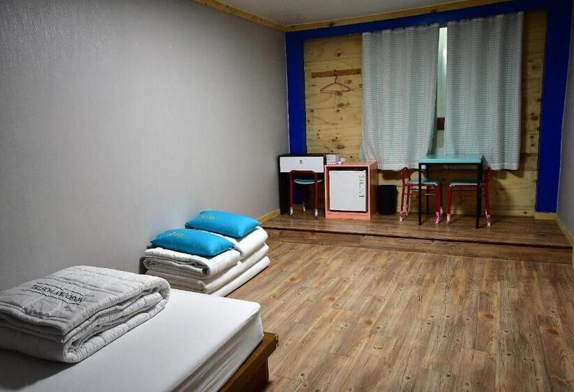 اتاق خانوادگی, Nogodan Guesthouse And