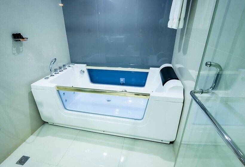 سوییت لوکس, Arman Hotel Juffair Mall