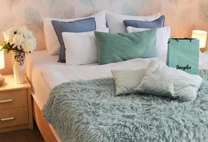 Superior Rum, Amfora Panzió