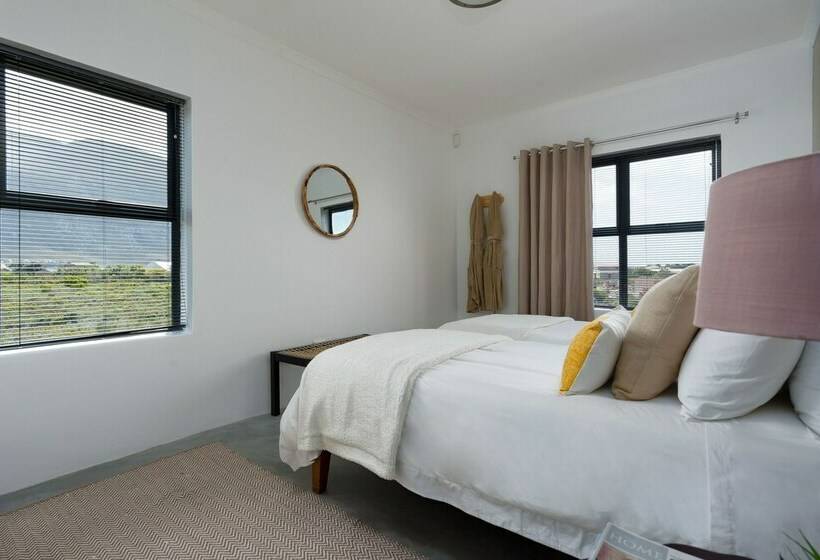 スタンダードルーム, Stay At Friends