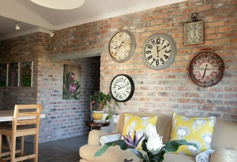 חדר סטנדרט, Stay At Friends