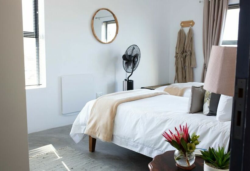 スタンダードルーム, Stay At Friends