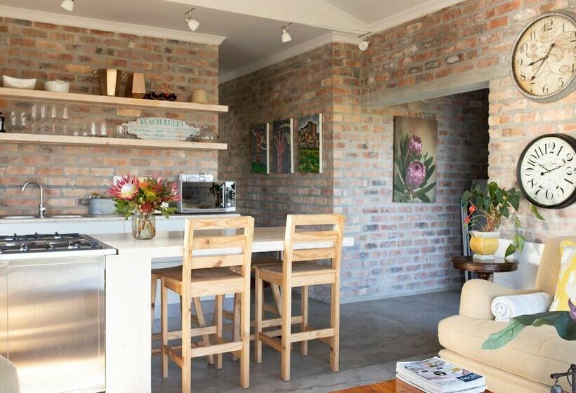 חדר סטנדרט, Stay At Friends