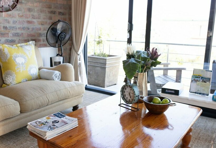 スタンダードルーム, Stay At Friends