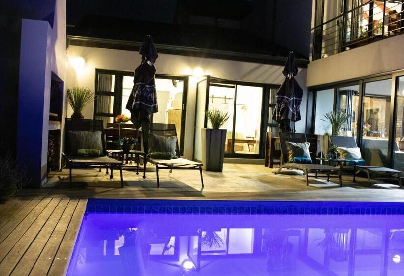 スタンダードルーム, Stay At Friends