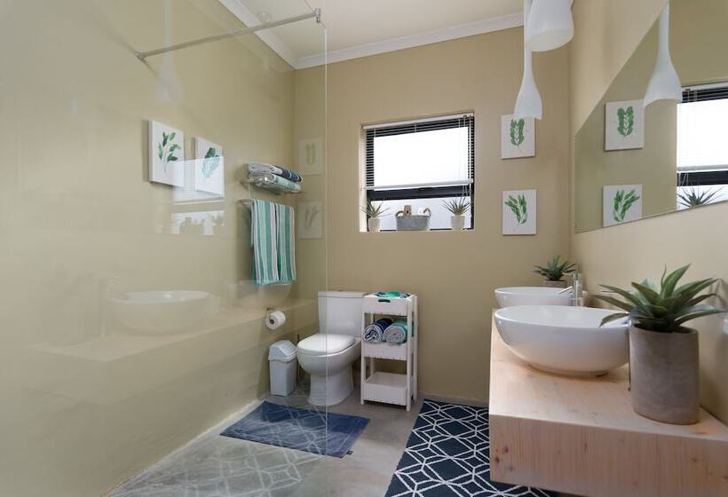 スタンダードルーム, Stay At Friends