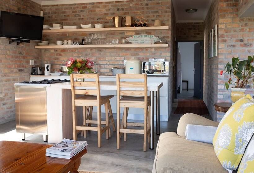 スタンダードルーム, Stay At Friends