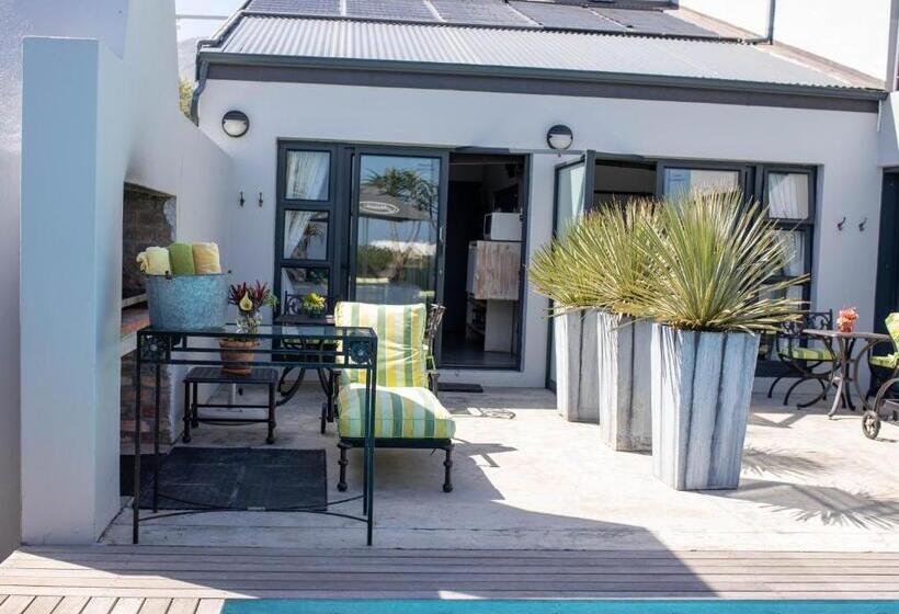 スタンダードルーム, Stay At Friends