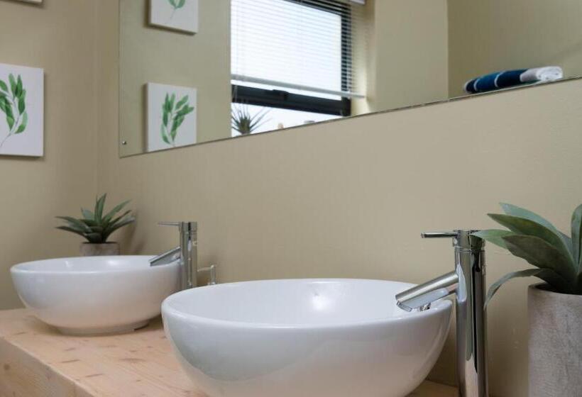 １ベッドルームアパートメント, Stay At Friends