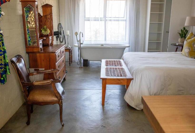 חדר דלוקס, Stay At Friends