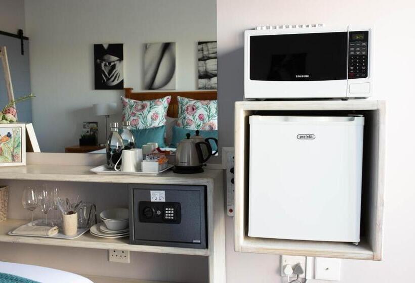 חדר סטנדרט, Stay At Friends