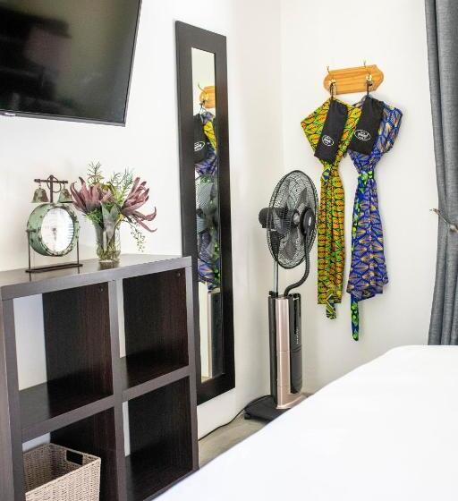 דירת חדר, Stay At Friends