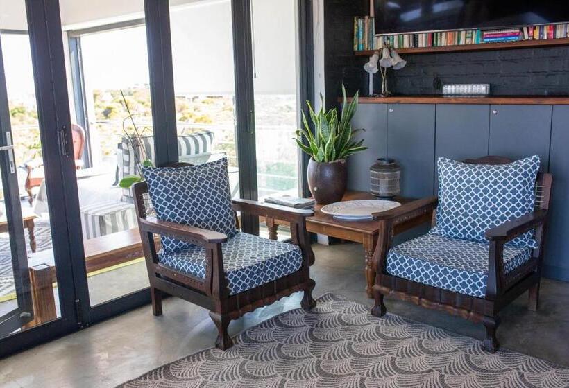 デラックスルーム, Stay At Friends