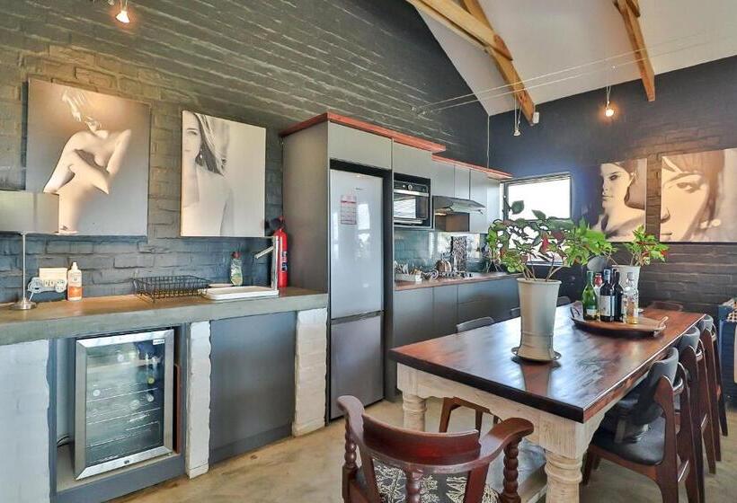 חדר דלוקס, Stay At Friends