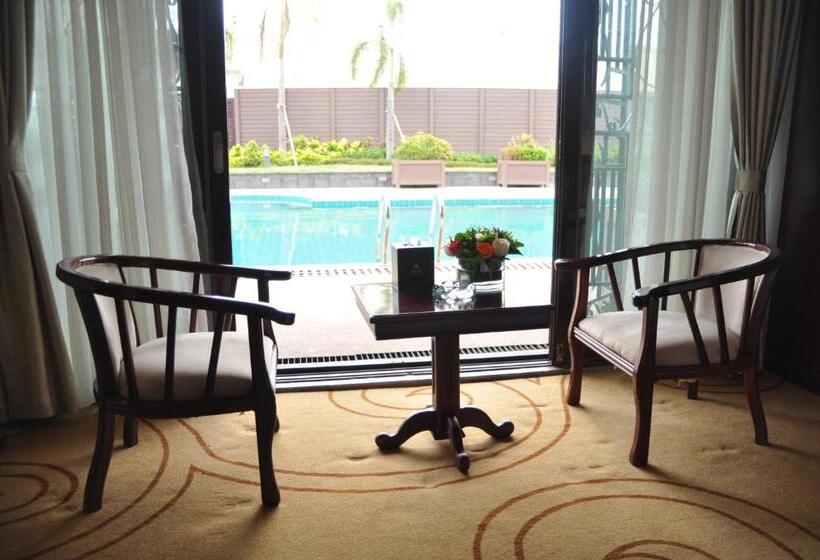 可看到泳池的单人间, Grand Szechuan Hotel Vientiane