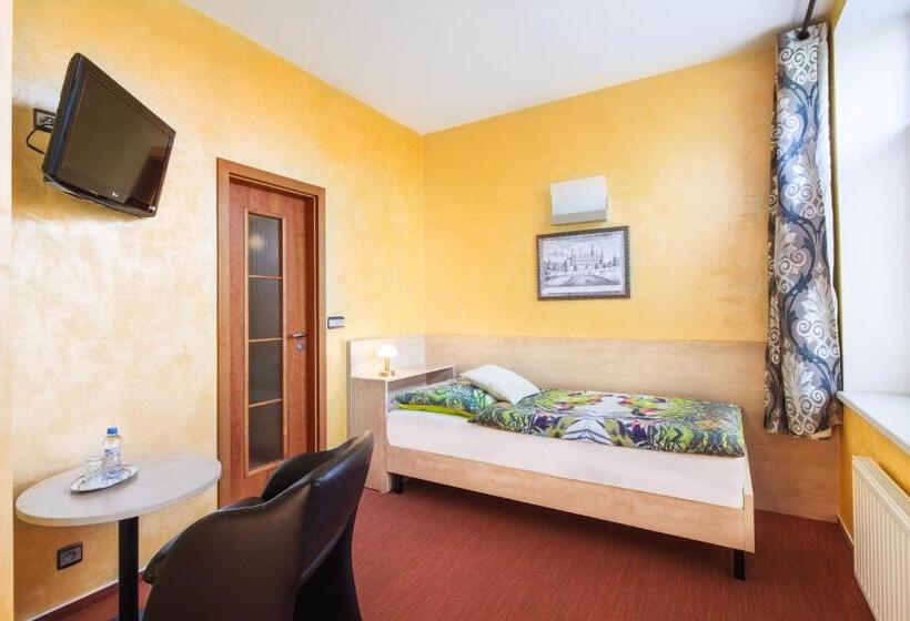 标准单人间, Conti