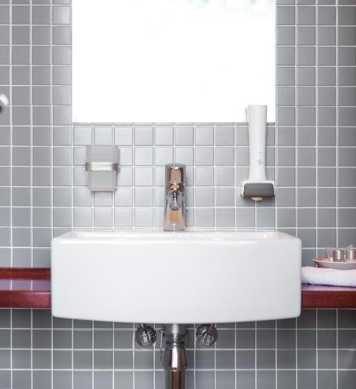 标准单人间, Conti