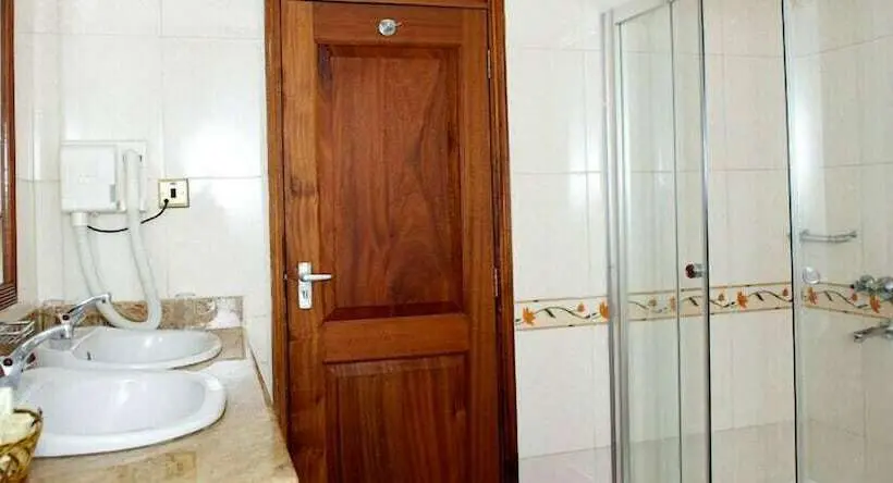 اتاق استاندارد با چشم‌انداز دریاچه, Katomi Kingdom Resort