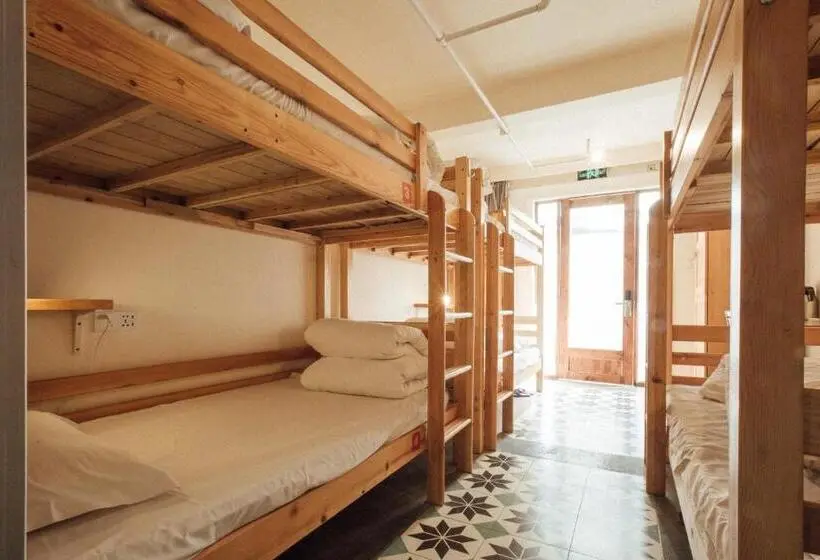 ルームシェアのワンベッド, Lao Men Dong International Youth Hostel