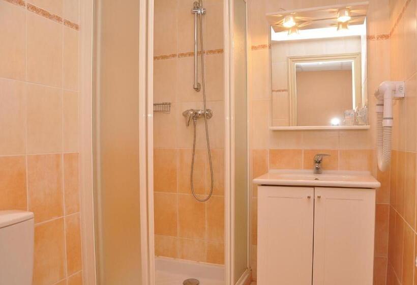 带2个卧室的公寓, Lou Castelet