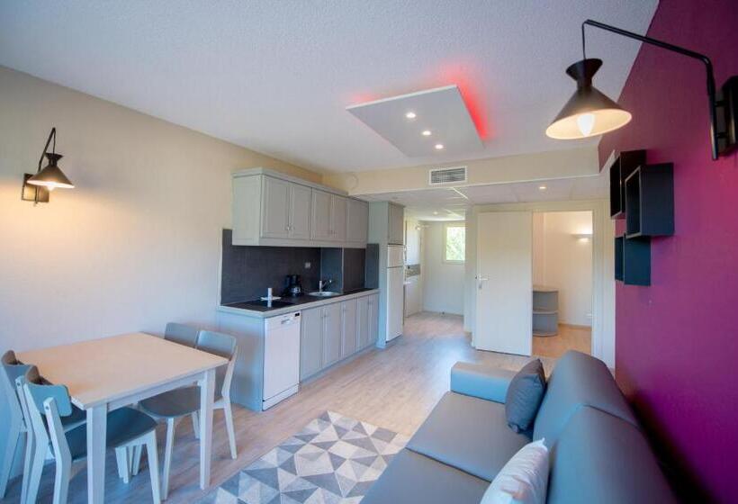 带2个卧室的公寓, Lou Castelet