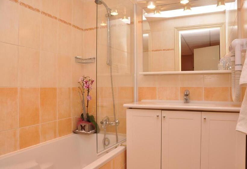 带2个卧室的公寓, Lou Castelet