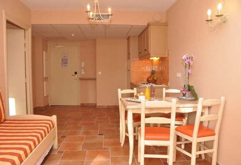 带2个卧室的公寓, Lou Castelet