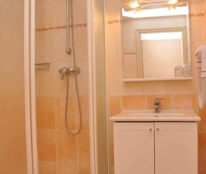 带2个卧室的公寓, Lou Castelet