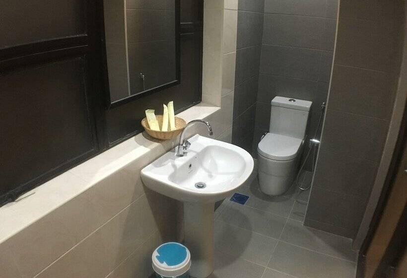 Deluxerum King Size Säng, Talents Motor Park